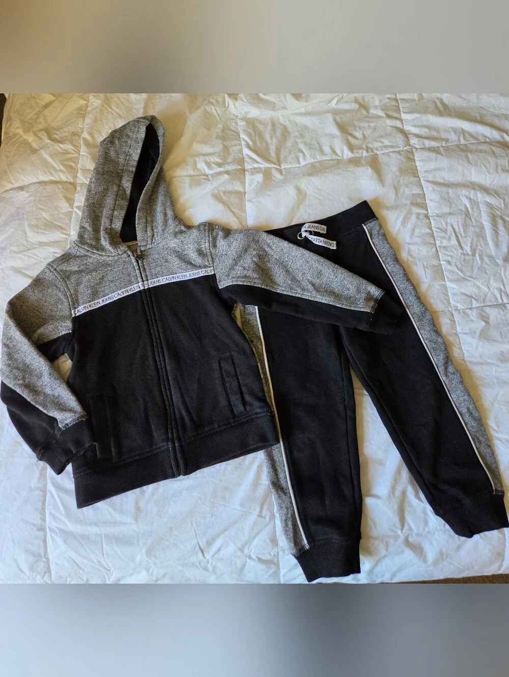 Calvin Klein Jeans Toddler Boys 2PC Tracksuit Hoodie Joggers Set Black Gray 4T